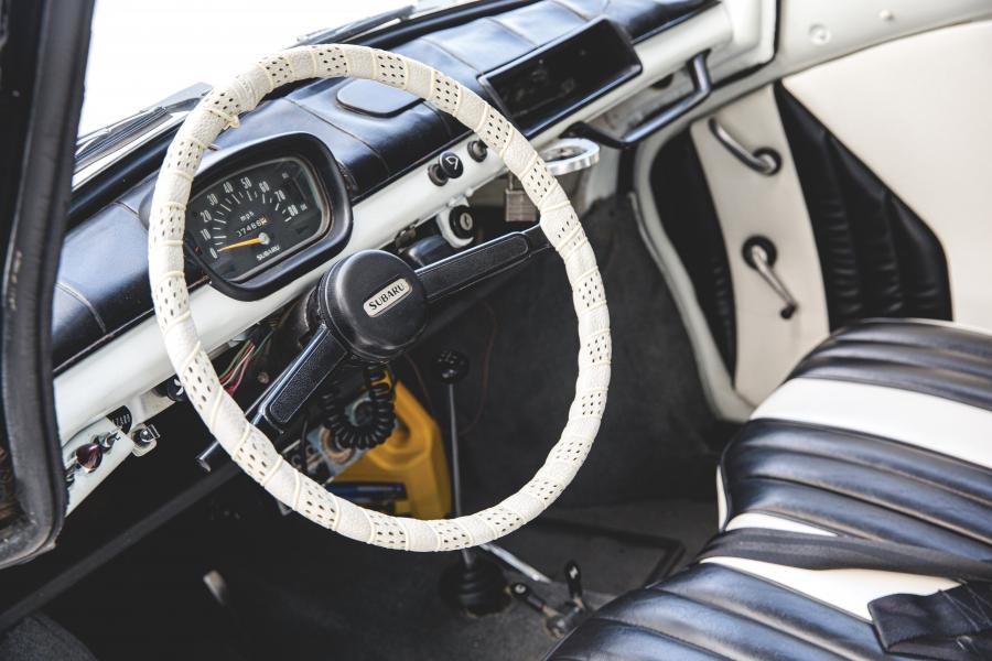 Интерьер Subaru 360 Police Car 1970 года  (фото 19 из 39)